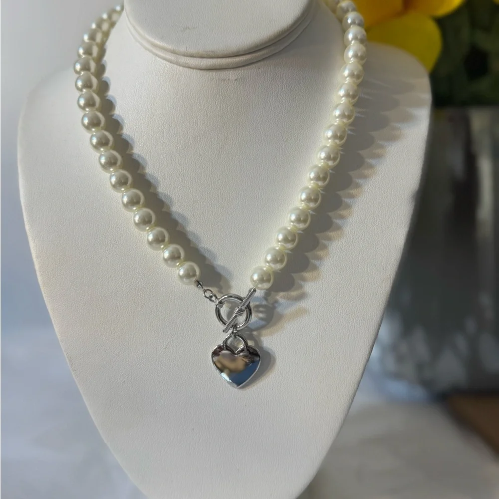 BLACK CLOVER NECKLACE